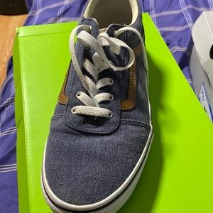 Youth shoes
